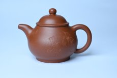 紫砂壶图片：美壶特惠 王老师 全手工红降坡泥潘壶 国助工 易轩 范小君徒杨志超老师刻绘 装饰小富贵特文气 - 美壶网