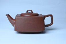 紫砂壶图片：实力派张海艳全手工精工砂四方壶 做工一流 - 美壶网