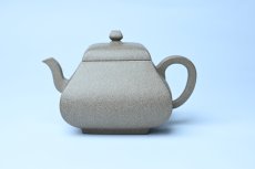 紫砂壶图片：美壶中秋国庆特惠 精工老段泥四方君德公道壶 独孔 茶人醉爱 - 美壶网