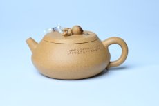 紫砂壶图片：美壶特惠 特好黄龙山段泥香桃壶 桃和叶特灵动 仿生佳作 - 美壶网