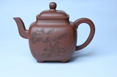 紫砂壶图片：实力派张海艳全手工油润底曹青重器鸣远四方 气势磅礴 用心之作 装饰人物特文气 - 美壶网