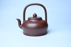 紫砂壶图片：潜力股周小培老师 4号井深井红皮龙 超精致全手工天星提梁壶 - 美壶网