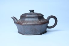 紫砂壶图片：美壶特惠 柴烧六方虚扁紫砂壶 茶人醉爱 - 美壶网