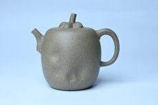 紫砂壶图片：美壶特惠 精致薄胎青段泥瓜菱壶 质量仅84g 茶人醉爱 - 美壶网