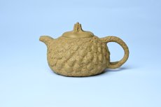 紫砂壶图片：美壶特惠 全手工黄段供春 肌理有老树瘿的感觉 灰常赞 - 美壶网