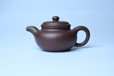 紫砂壶图片：潜力股周小培 特好老底槽青全手工仿古壶 茶人醉爱 - 美壶网
