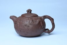 紫砂壶图片：潜力股赵老师实力演绎全手工龙供春壶 肌理细腻逼真 - 美壶网