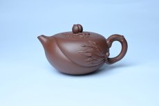 紫砂壶图片：美壶特惠 1993年国工杨军保精致特好紫泥蟠桃壶 - 美壶网