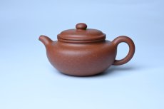 紫砂壶图片：美壶特惠 精致特好共生紫砂矿扁古壶 矿物质丰富 茶人醉爱 - 美壶网