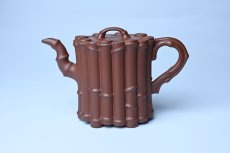 紫砂壶图片：实力派工艺师周斌精工底槽清十六竹壶 - 美壶网