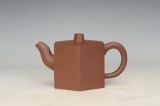 紫砂壶图片：六方壶 2011年11月荣获2011第十三届中国（国家级）工艺美术大师精品博览会金奖 - 美壶网