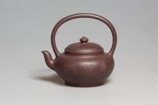 紫砂壶图片：扁灯提梁壶 - 美壶网