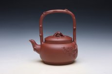 紫砂壶图片：寒梅提梁 - 美壶网