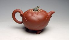 紫砂壶图片：荷花青蛙壶 - 美壶网