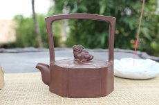 紫砂壶图片：吉祥如意提梁 - 美壶网