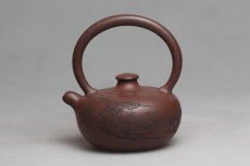 紫砂壶图片：山水提梁 - 美壶网