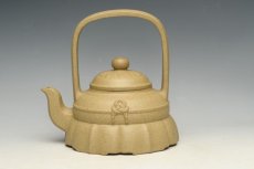 紫砂壶图片：裙花提梁 - 美壶网