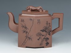 紫砂壶图片：高狮六方  黄龙山老紫泥  380cc - 美壶网