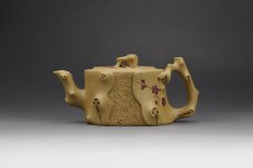 紫砂壶图片：双色梅椿壶（黄龙山原矿段泥） - 美壶网