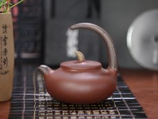 紫砂壶图片：相濡以沫 - 美壶网