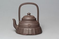 紫砂壶图片：裙花提梁 - 美壶网