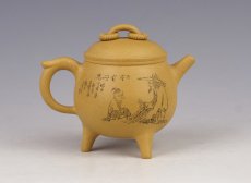 紫砂壶图片：三足鼎乳本山绿泥 - 美壶网