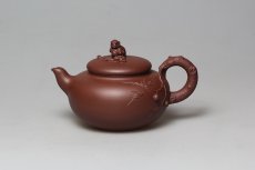 紫砂壶图片：金猴献寿 - 美壶网