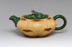 紫砂壶图片：青蛙荷花壶 - 美壶网