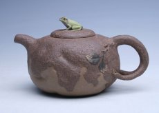 紫砂壶图片：树蛙供春 - 美壶网