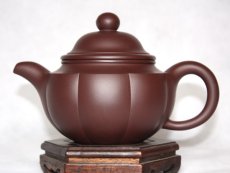 紫砂壶图片：紫茄泥  海棠壶 - 美壶网
