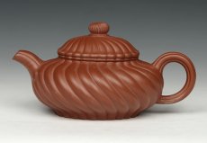 紫砂壶图片：月亮弯朱泥筋囊 - 美壶网