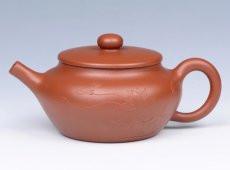 紫砂壶图片：手工泥绘秋荷莲子 - 美壶网