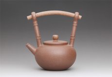 紫砂壶图片：桃木提梁 - 美壶网