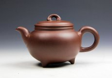 紫砂壶图片：【三足如意壶】320cc 珍藏原矿老紫泥 - 美壶网