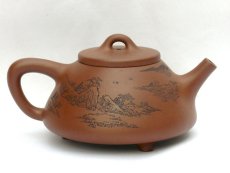紫砂壶图片：石瓢（陶刻山水） - 美壶网