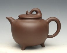 紫砂壶图片：三足曲钮 - 美壶网