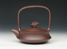 紫砂壶图片：鱼壶提梁 - 美壶网