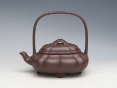 紫砂壶图片：菱花提梁 副本 - 美壶网