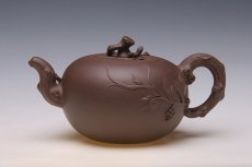 紫砂壶图片：松鼠葡萄 - 美壶网