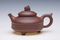 紫砂壶图片：三足线韵壶 - 美壶网