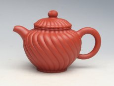 紫砂壶图片：朱泥转菊 副本 - 美壶网