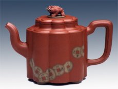 紫砂壶图片：金蟾送宝 - 美壶网