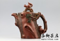 紫砂壶图片：早期高工邵新和制做雕刻=[松椿壶]证书齐全(绝品) - 美壶网