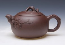 紫砂壶图片：西施松鼠葡萄 - 美壶网