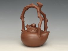 紫砂壶图片：寿桃提梁   容量：600cc - 美壶网