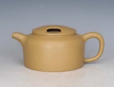 紫砂壶图片：牛盖莲子    5000元 - 美壶网