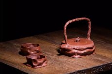 紫砂壶图片：山居秋暝之山中居士 - 美壶网