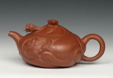 紫砂壶图片：朱泥鱼化龙 - 美壶网