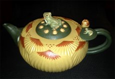 紫砂壶图片：青蛙莲花壶 - 美壶网