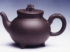 紫砂壶图片：三足玉狮壶 - 美壶网